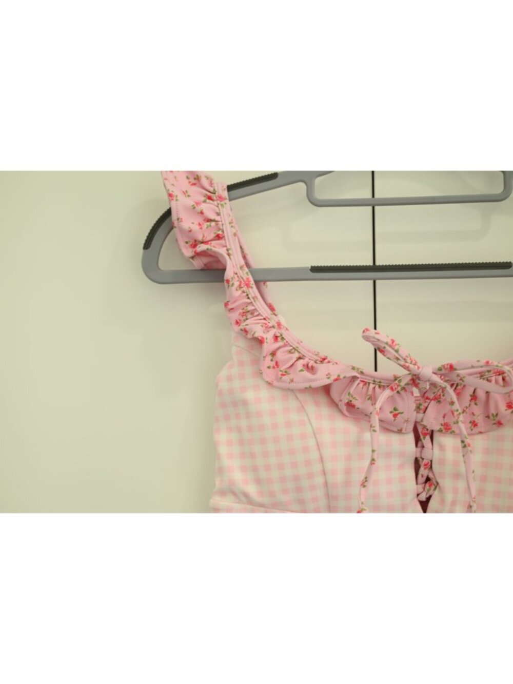 NWT Blogilates Ruffle Lace Up Tank Top XS Pink Gingham Floral Ruffle Tie Front - Picture 3 of 6